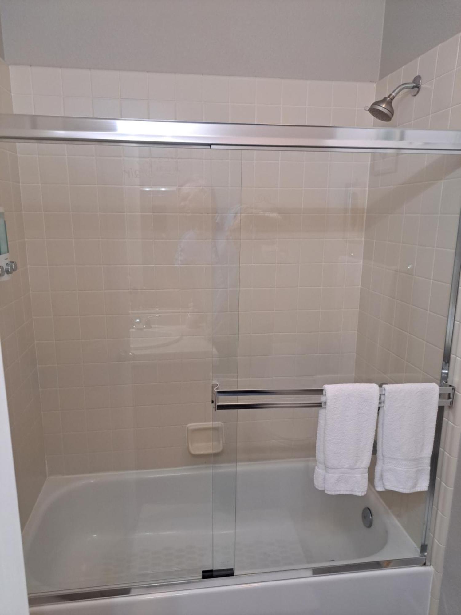 Roseville Properties Luaran gambar